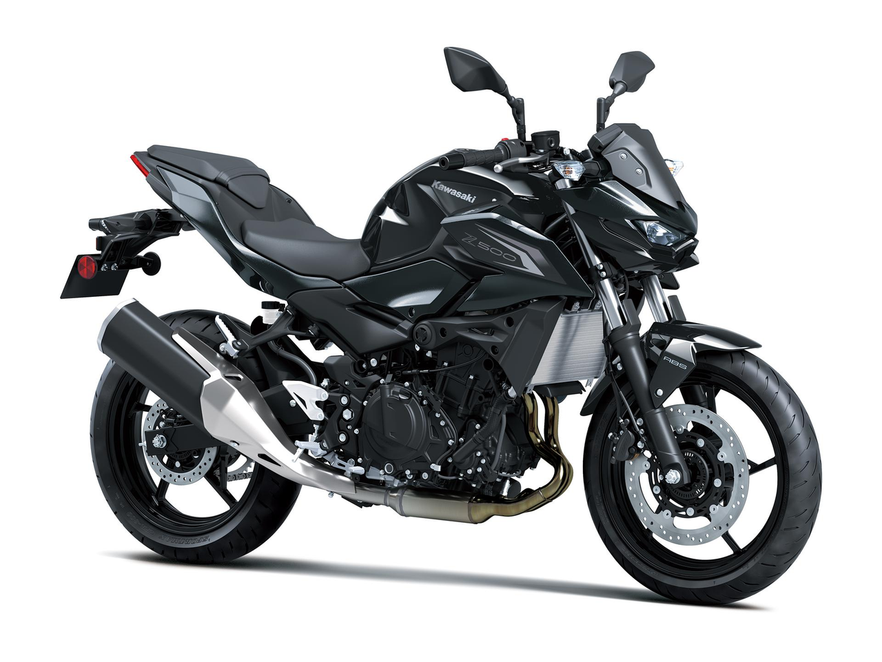 Z500 - 2026 na cor EBONY/METALLIC FLAT SPARK BLACK